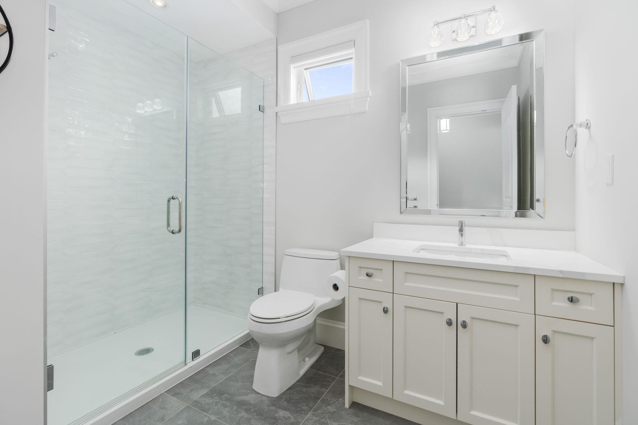 16539 29A Avenue, Surrey, BC - Indoor Photo Showing Bathroom
