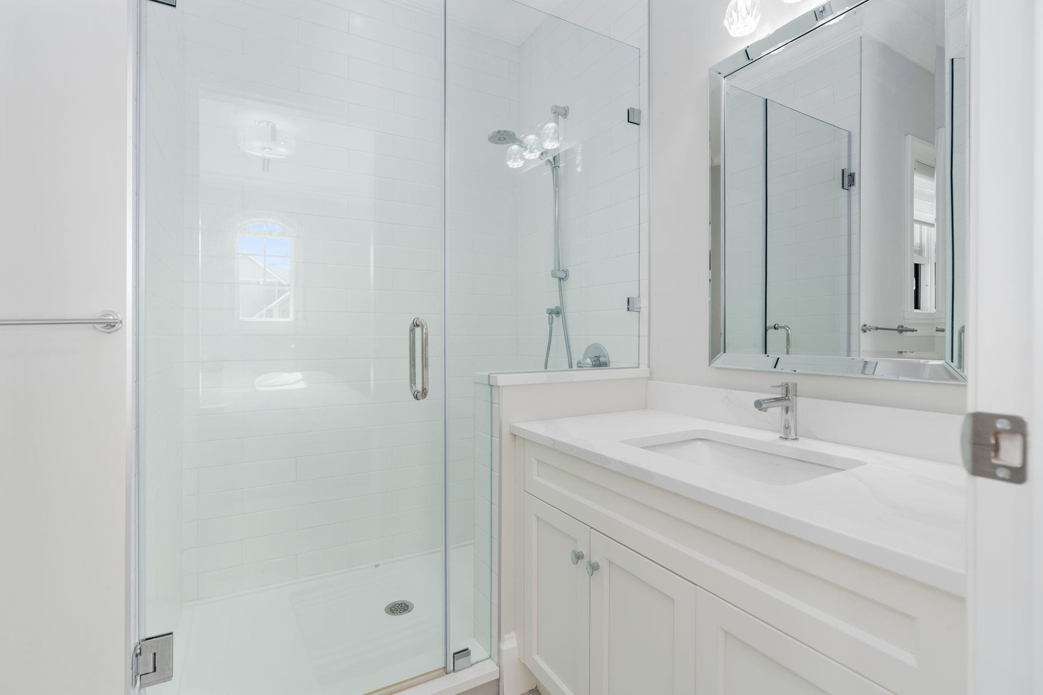 16539 29A Avenue, Surrey, BC - Indoor Photo Showing Bathroom