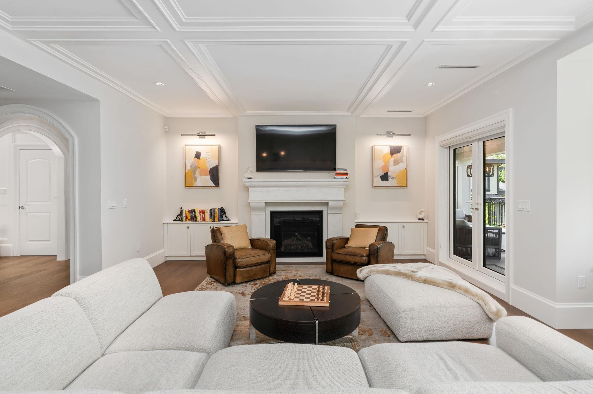 16539 29A Avenue, Surrey, BC - Indoor Photo Showing Living Room With Fireplace