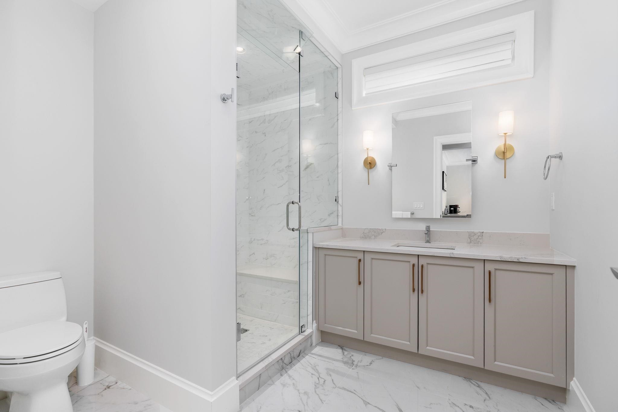 16539 29A Avenue, Surrey, BC - Indoor Photo Showing Bathroom