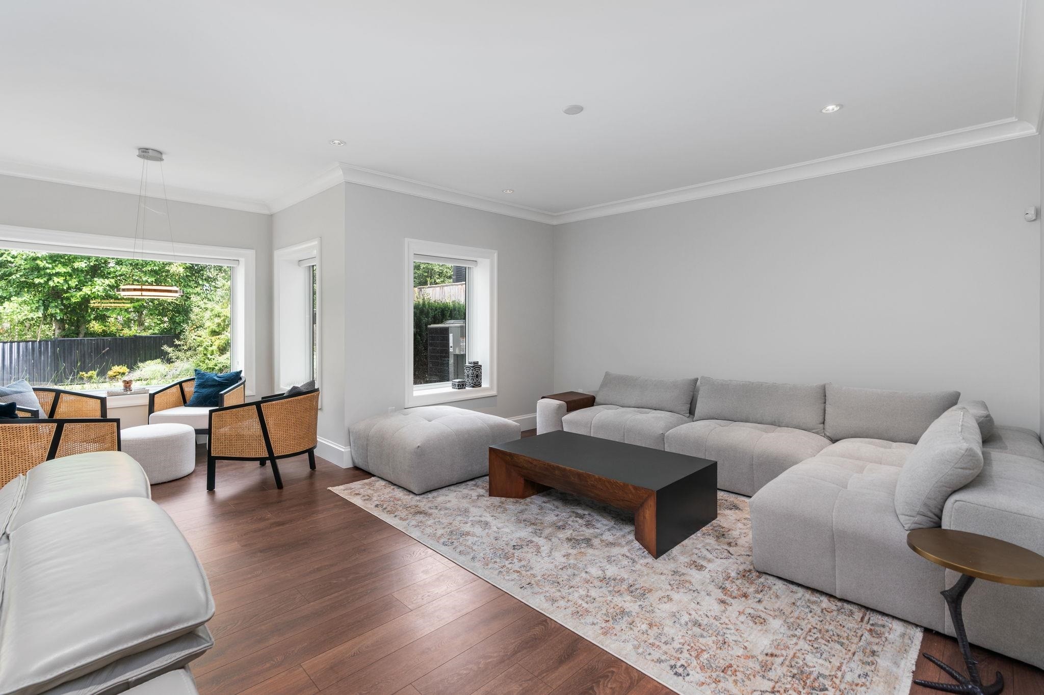 16539 29A Avenue, Surrey, BC - Indoor Photo Showing Living Room