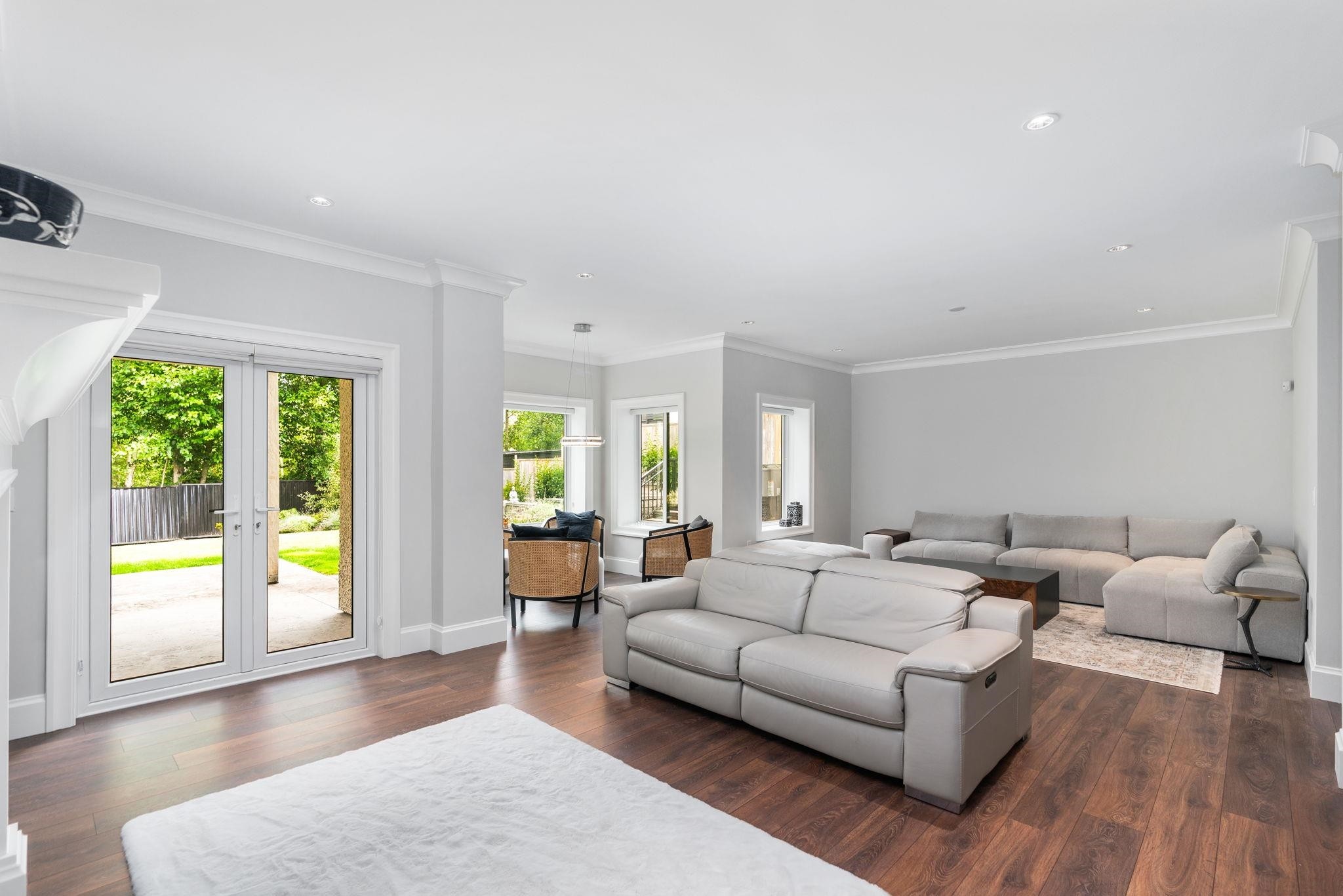 16539 29A Avenue, Surrey, BC - Indoor Photo Showing Living Room