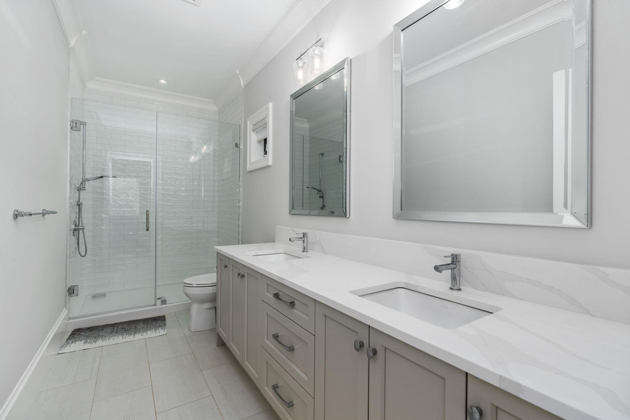 16539 29A Avenue, Surrey, BC - Indoor Photo Showing Bathroom