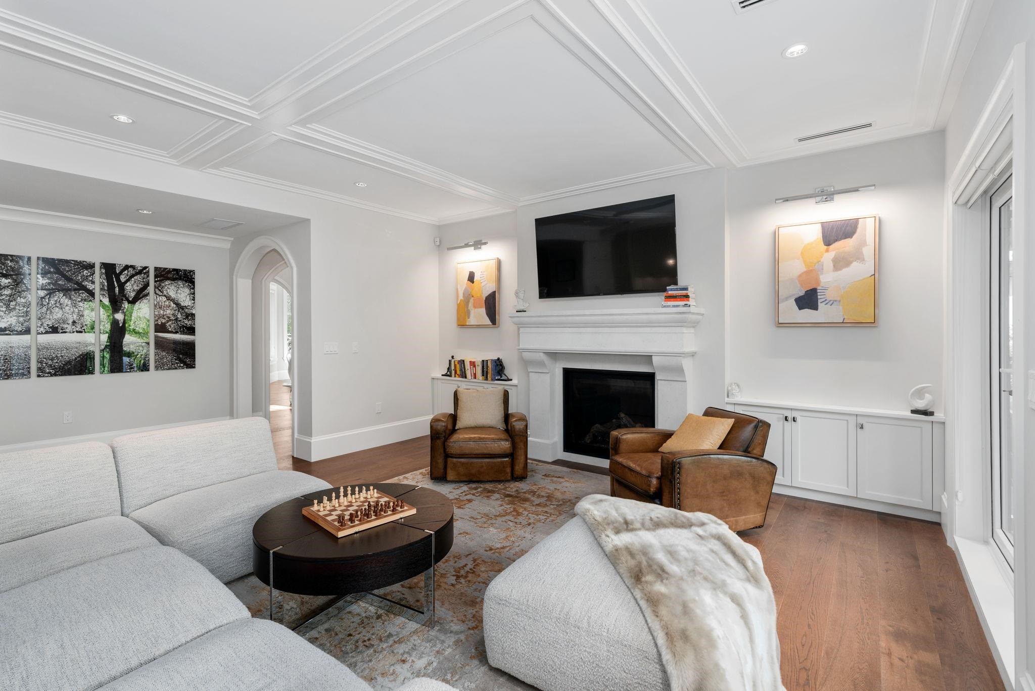 16539 29A Avenue, Surrey, BC - Indoor Photo Showing Living Room With Fireplace