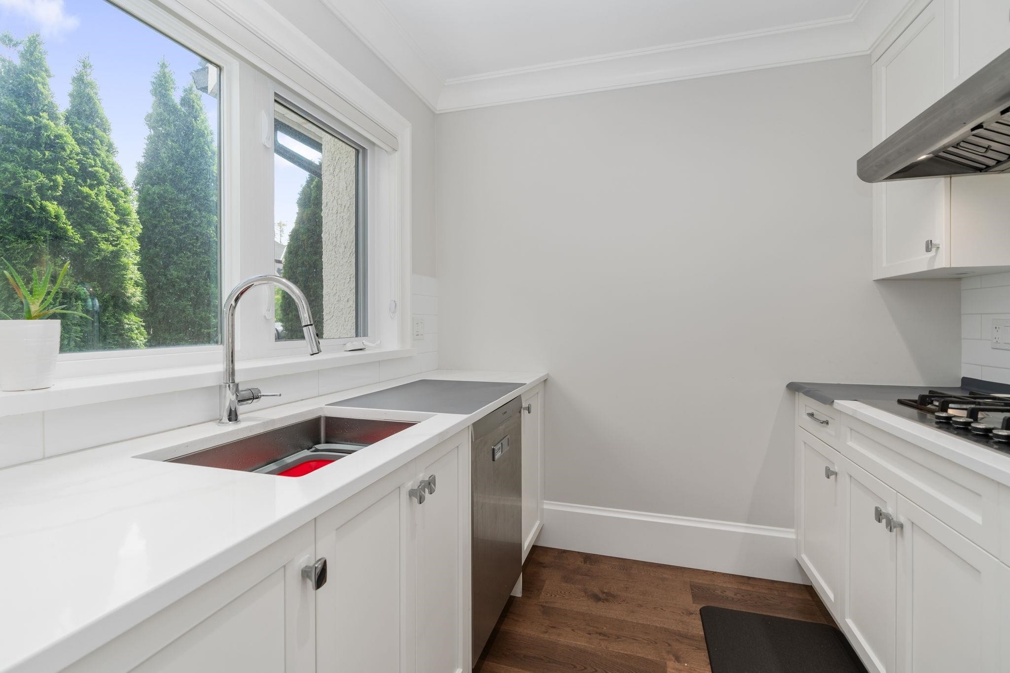 16539 29A Avenue, Surrey, BC - Indoor Photo Showing Kitchen With Double Sink
