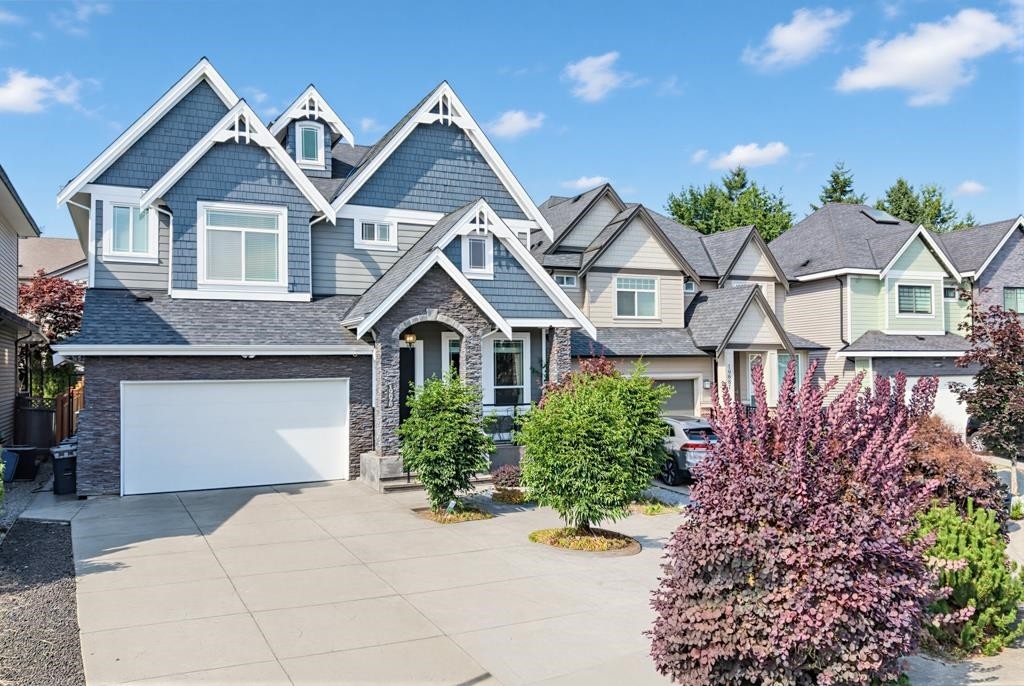 19675 70A Avenue, Langley, BC - Outdoor With Facade
