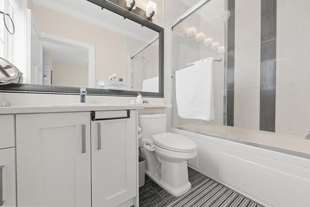 19675 70A Avenue, Langley, BC - Indoor Photo Showing Bathroom