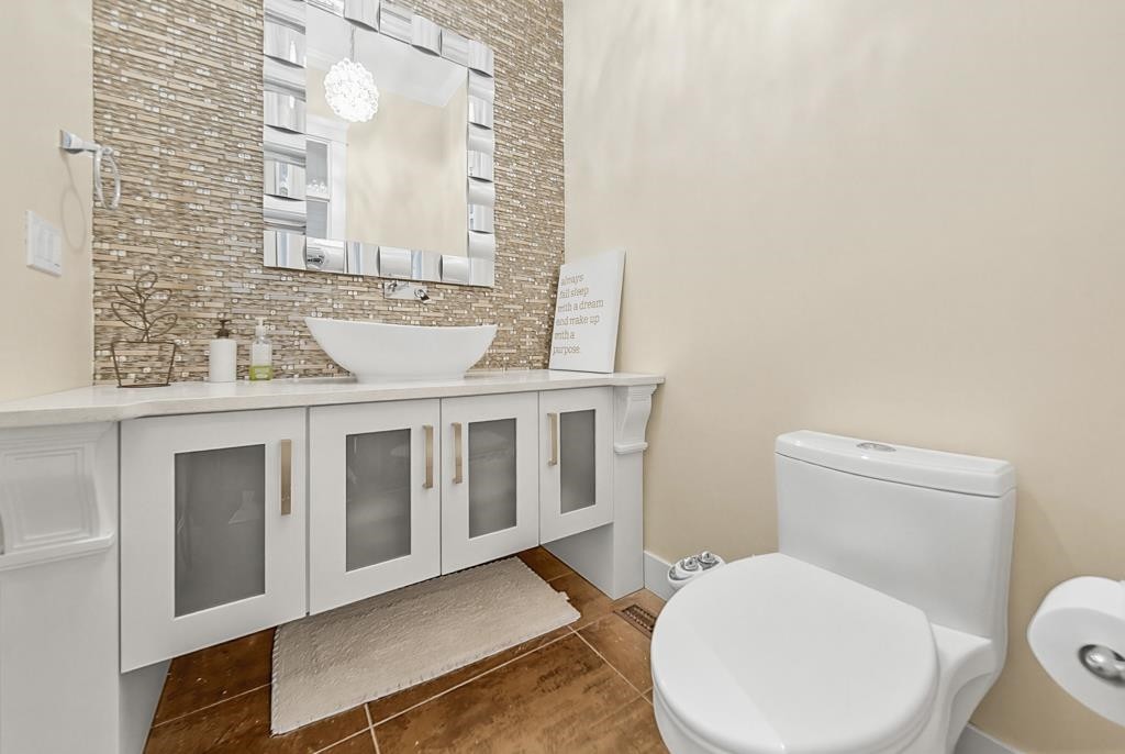 19675 70A Avenue, Langley, BC - Indoor Photo Showing Bathroom