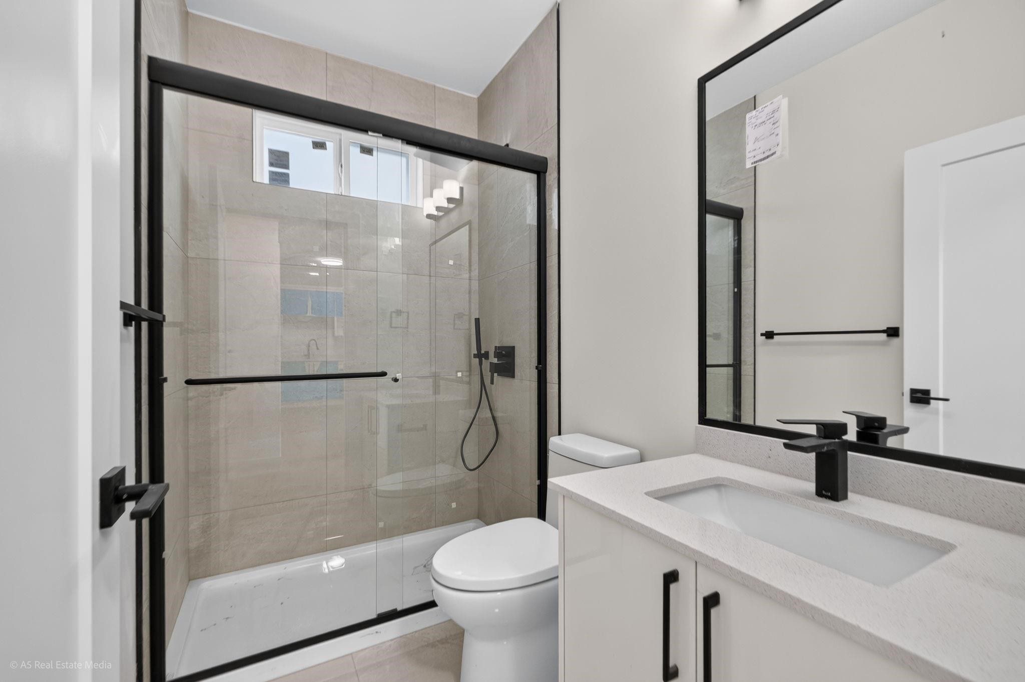 8511 Benedict Boulevard, Mission, BC - Indoor Photo Showing Bathroom