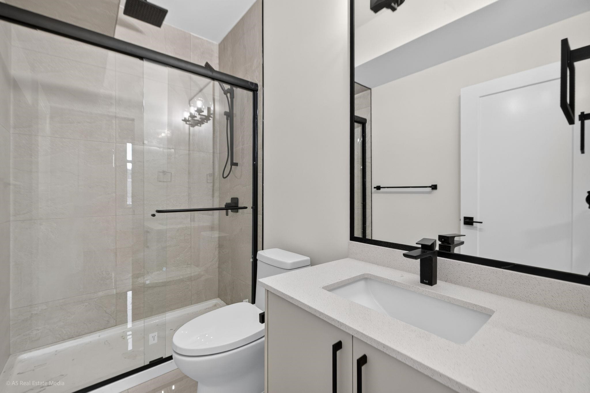8511 Benedict Boulevard, Mission, BC - Indoor Photo Showing Bathroom
