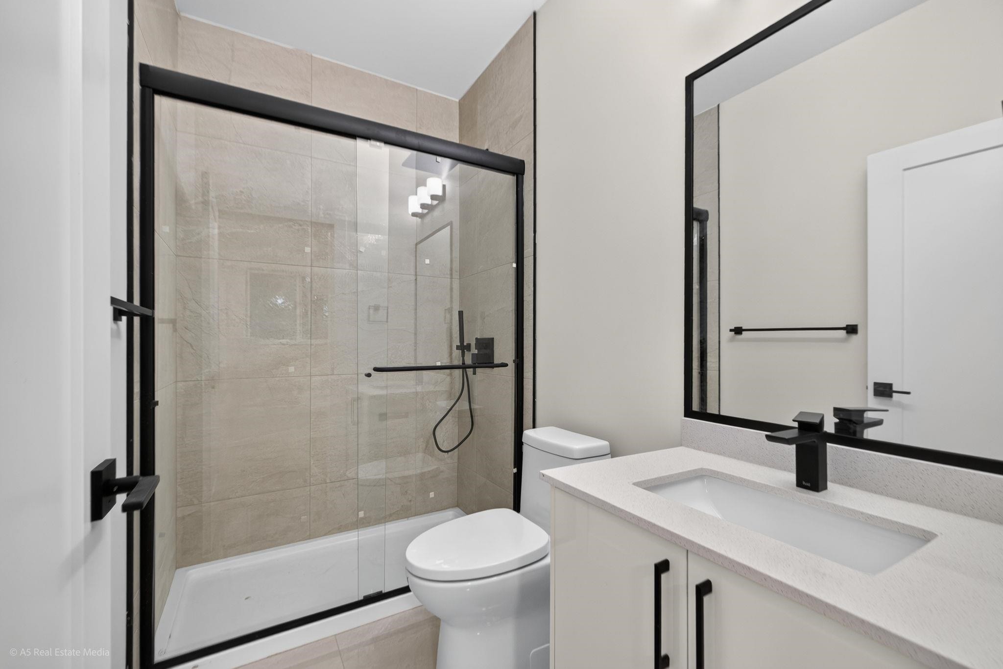 8511 Benedict Boulevard, Mission, BC - Indoor Photo Showing Bathroom