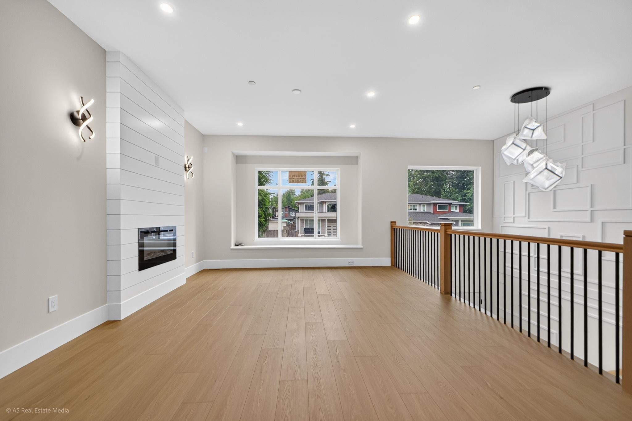 8511 Benedict Boulevard, Mission, BC - Indoor With Fireplace