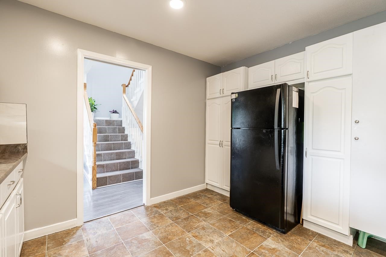 21-12172 72 Avenue, Surrey, BC - Indoor Photo Showing Kitchen