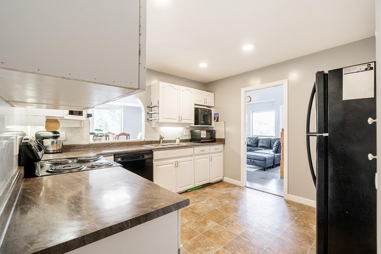 21-12172 72 Avenue, Surrey, BC - Indoor Photo Showing Kitchen