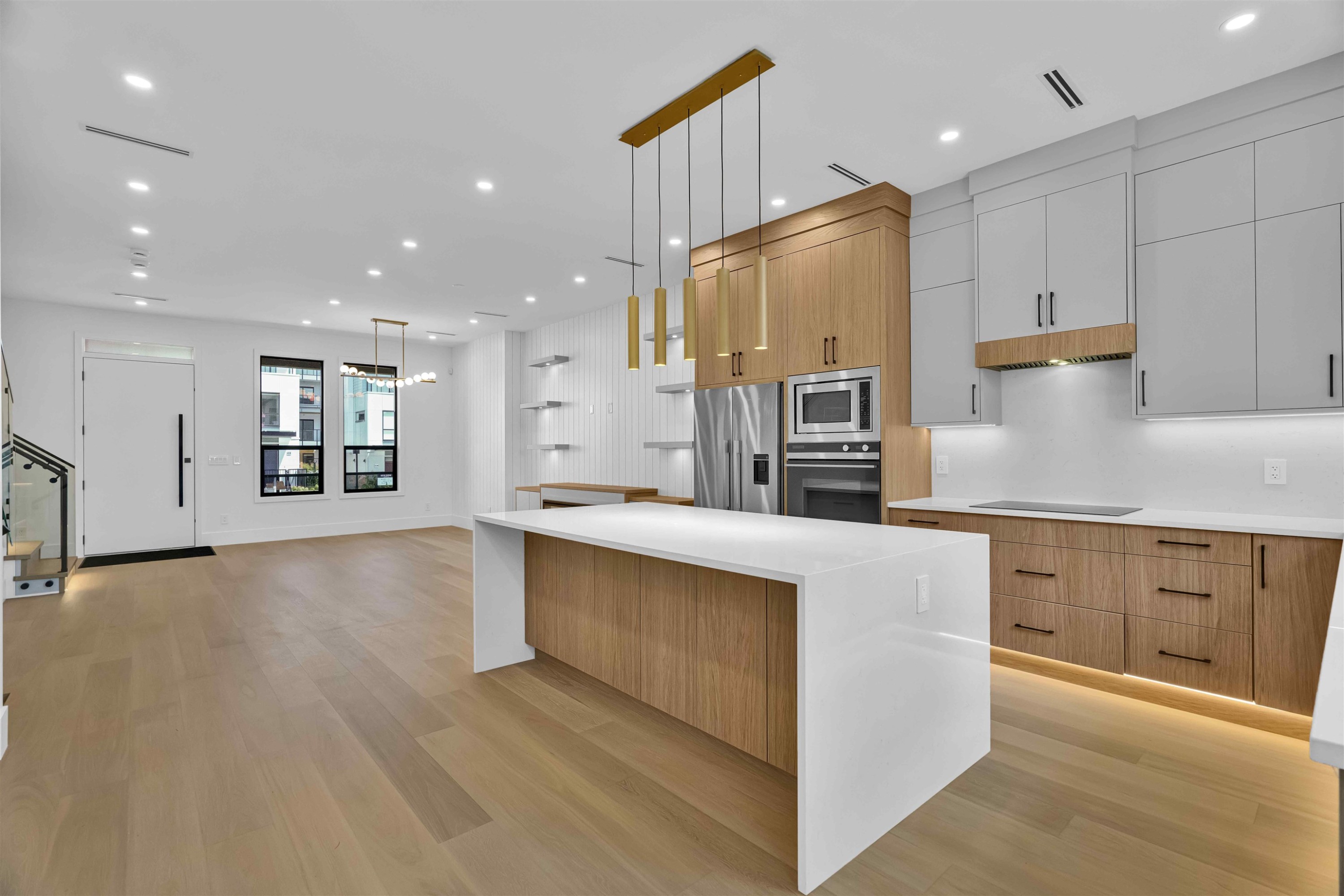 15636 23A Avenue, Surrey, BC - Indoor Photo Showing Kitchen With Upgraded Kitchen