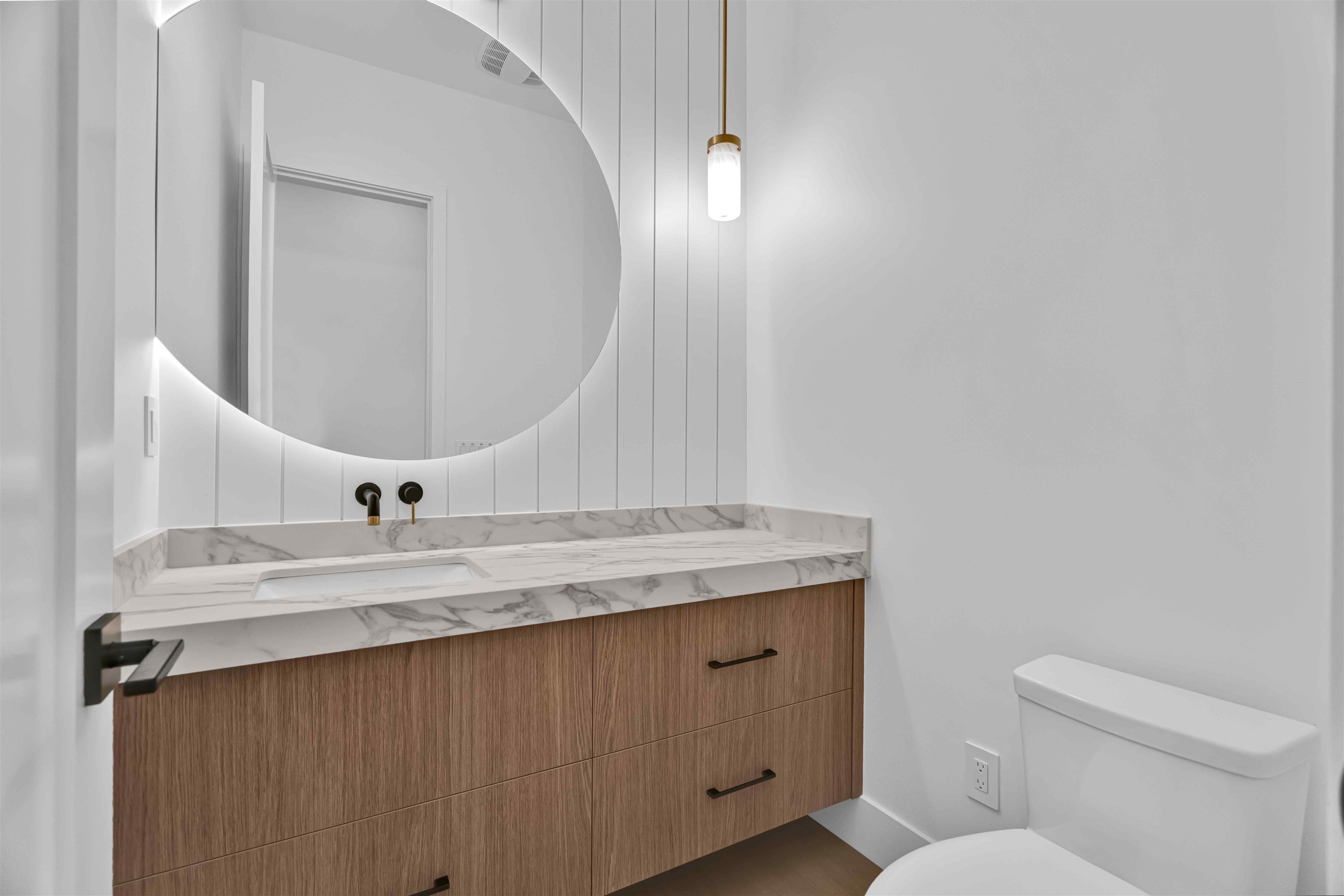 15636 23A Avenue, Surrey, BC - Indoor Photo Showing Bathroom