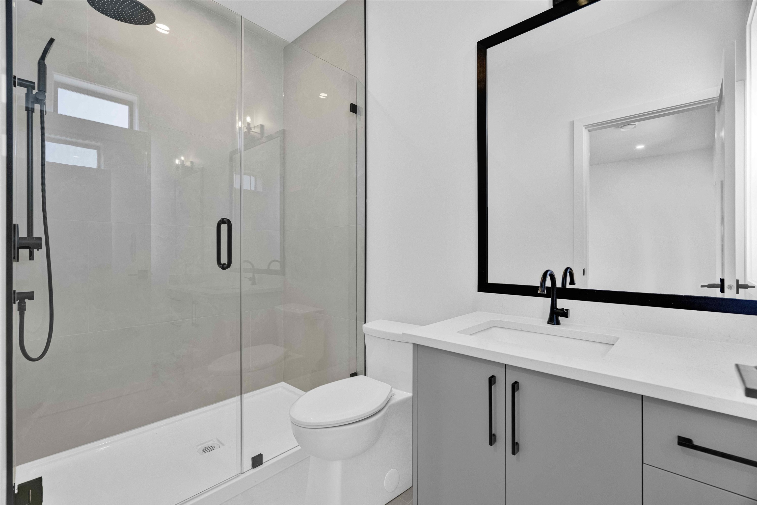 15636 23A Avenue, Surrey, BC - Indoor Photo Showing Bathroom