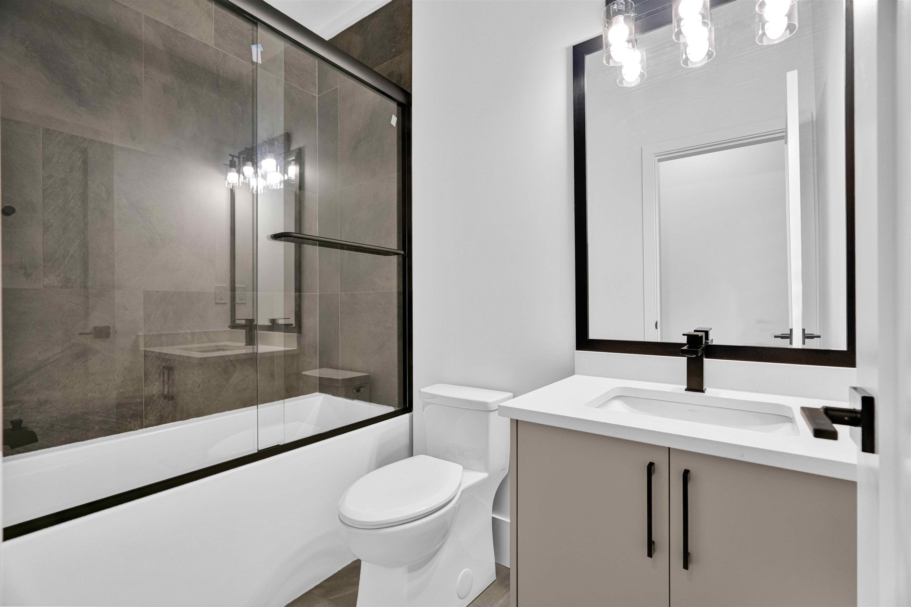 15636 23A Avenue, Surrey, BC - Indoor Photo Showing Bathroom
