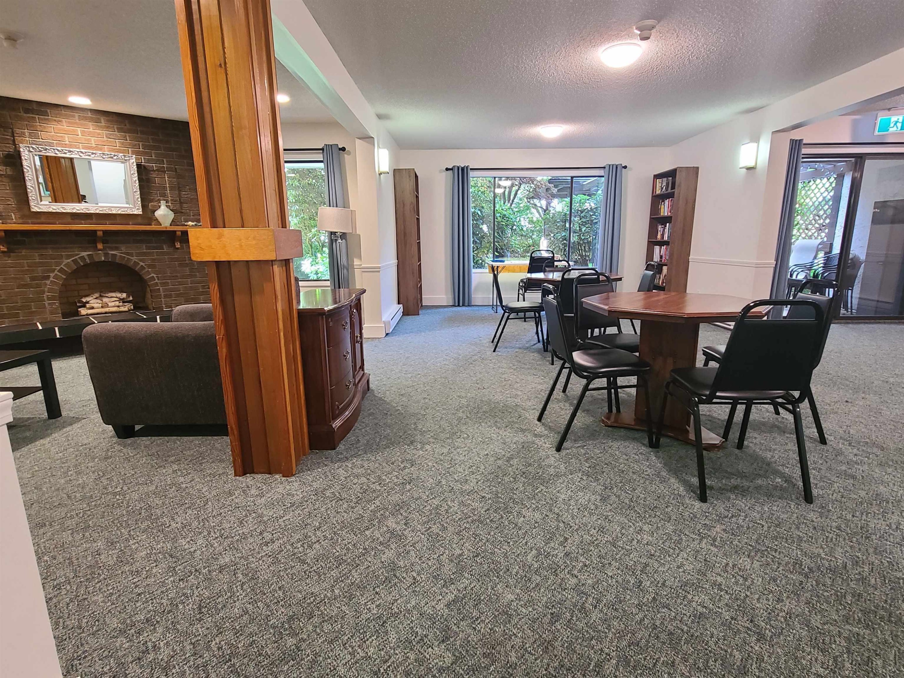 111-1521 Blackwood Street, White Rock, BC - Indoor With Fireplace