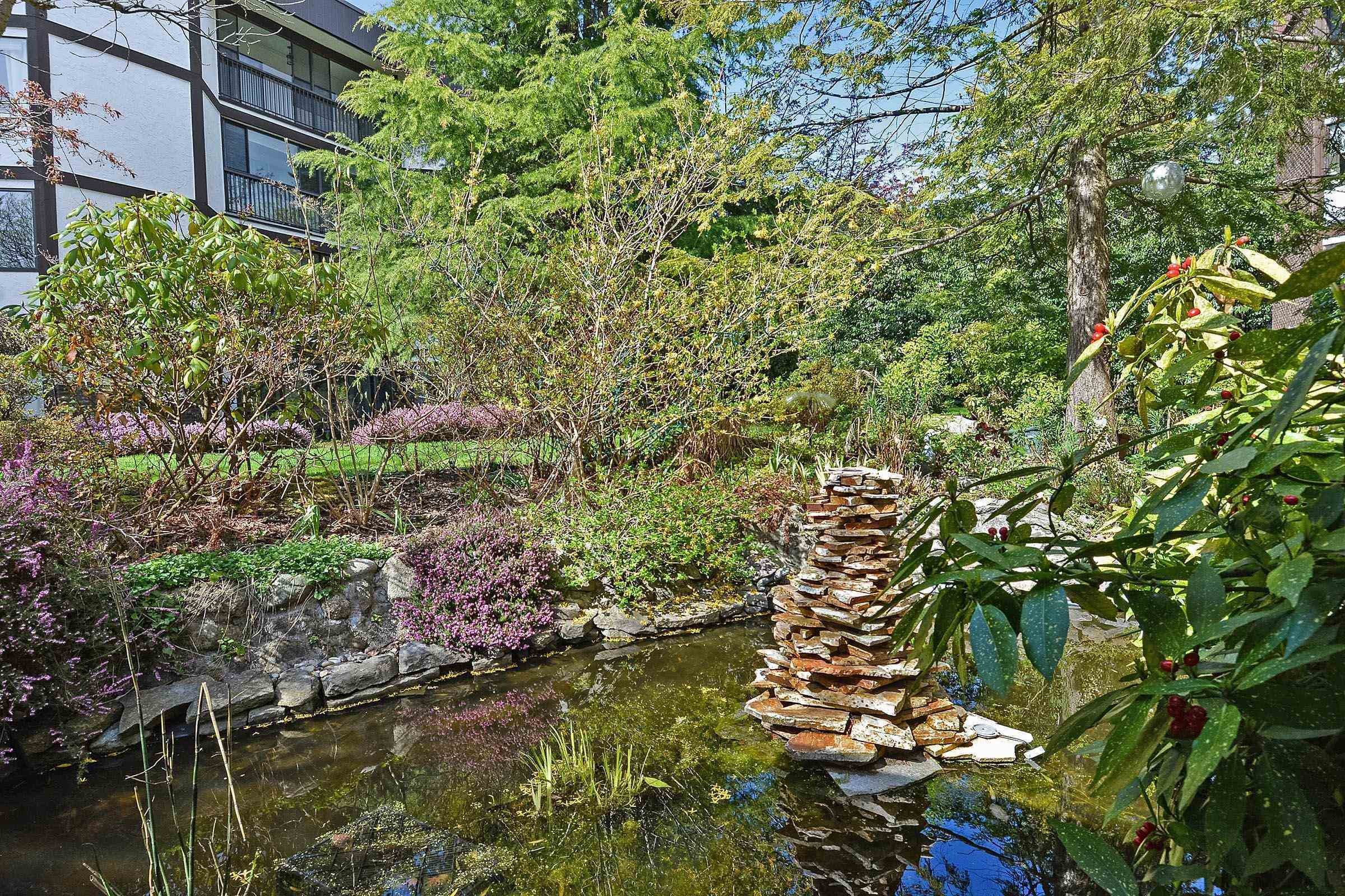 111-1521 Blackwood Street, White Rock, BC - Outdoor