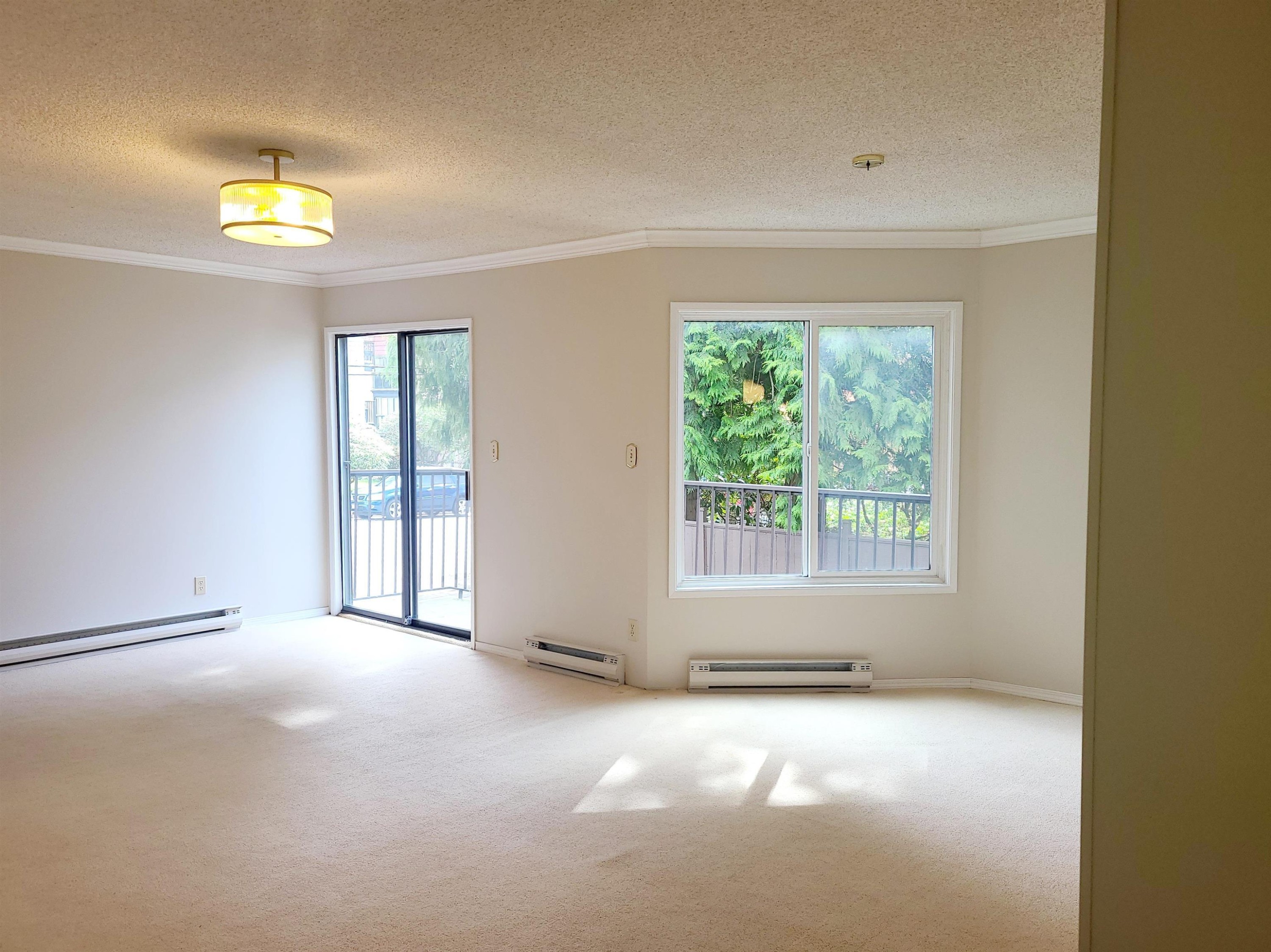 111-1521 Blackwood Street, White Rock, BC - Indoor Photo Showing Other Room