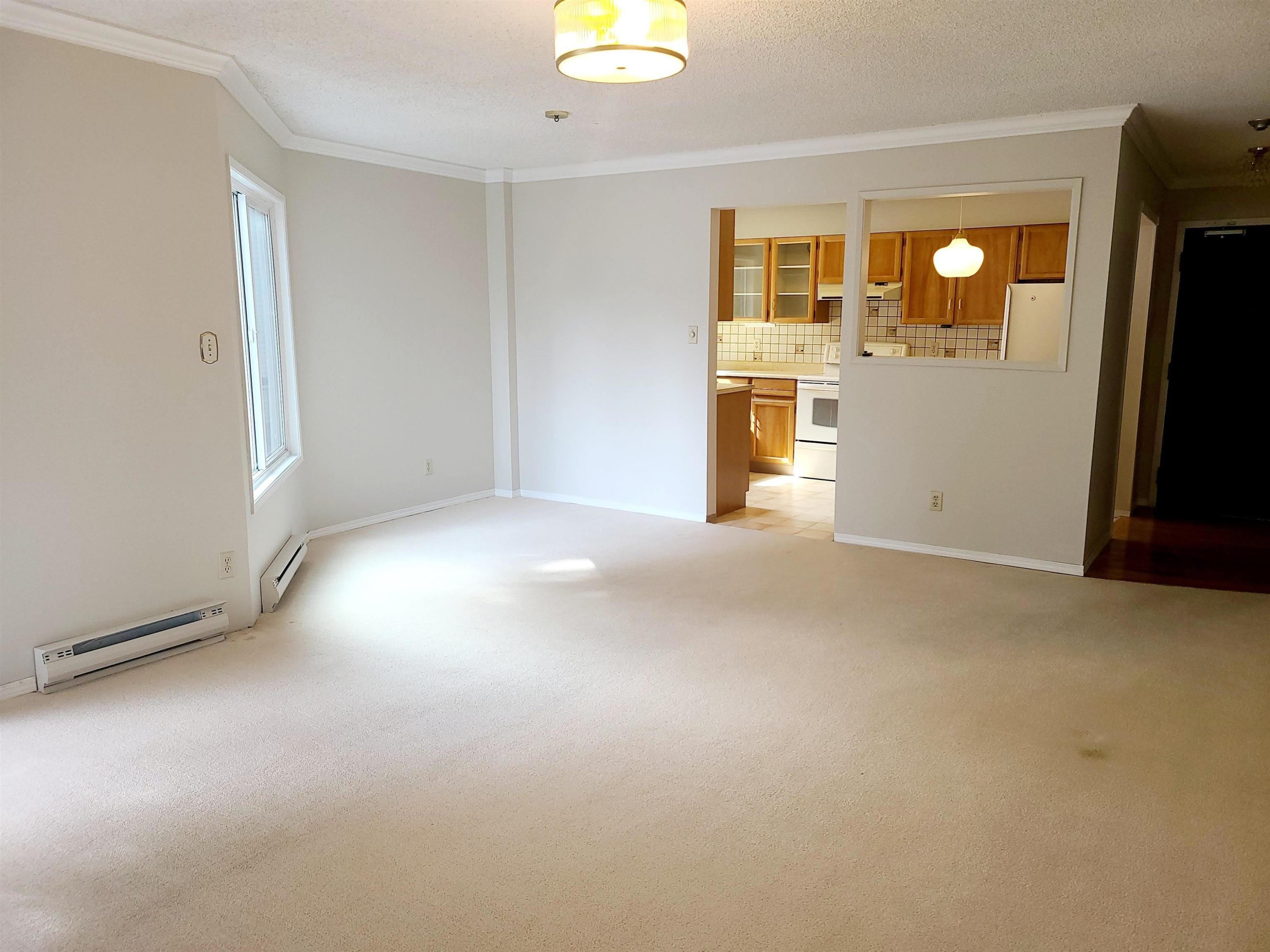 111-1521 Blackwood Street, White Rock, BC - Indoor Photo Showing Other Room