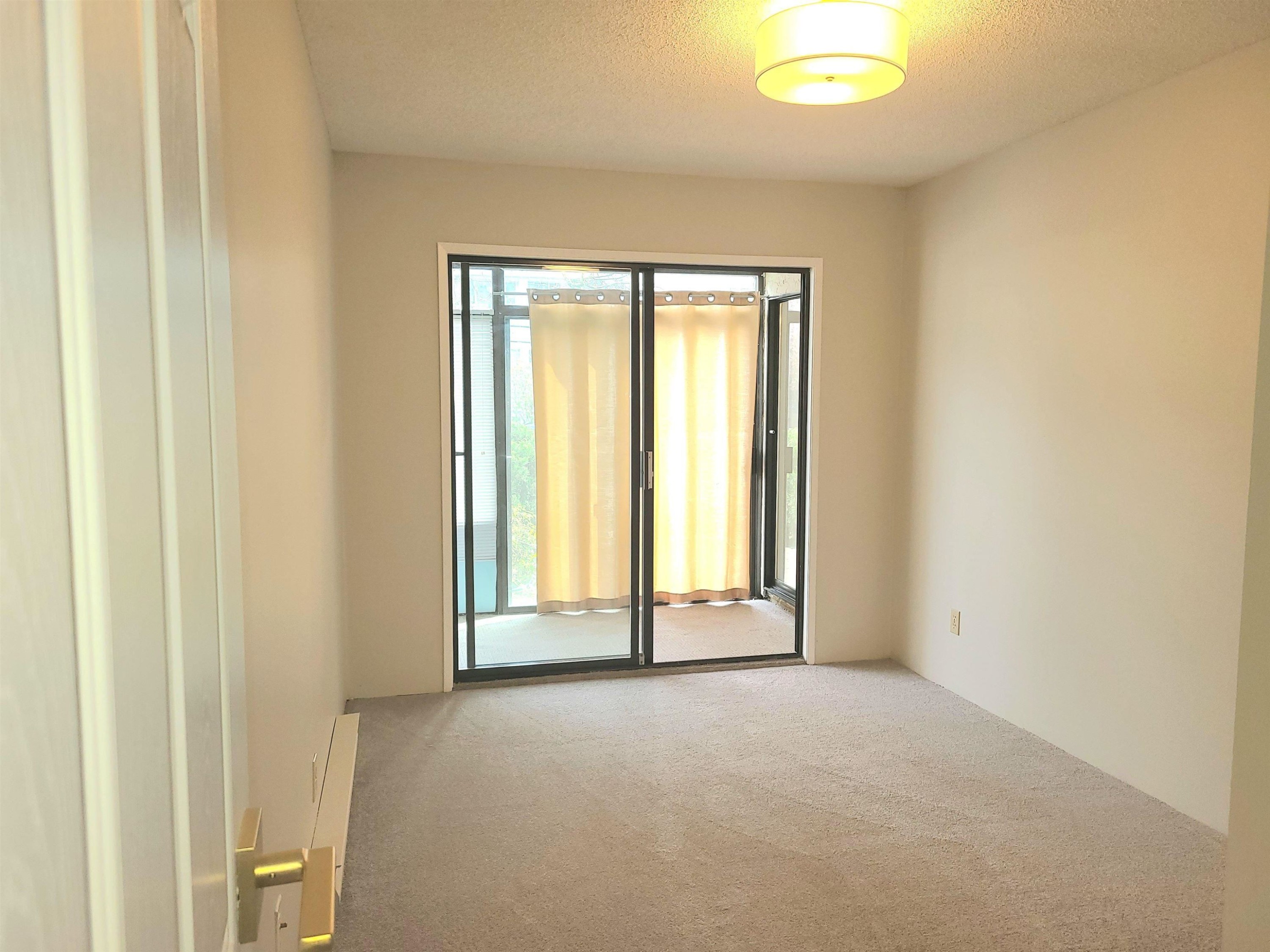 111-1521 Blackwood Street, White Rock, BC - Indoor Photo Showing Other Room