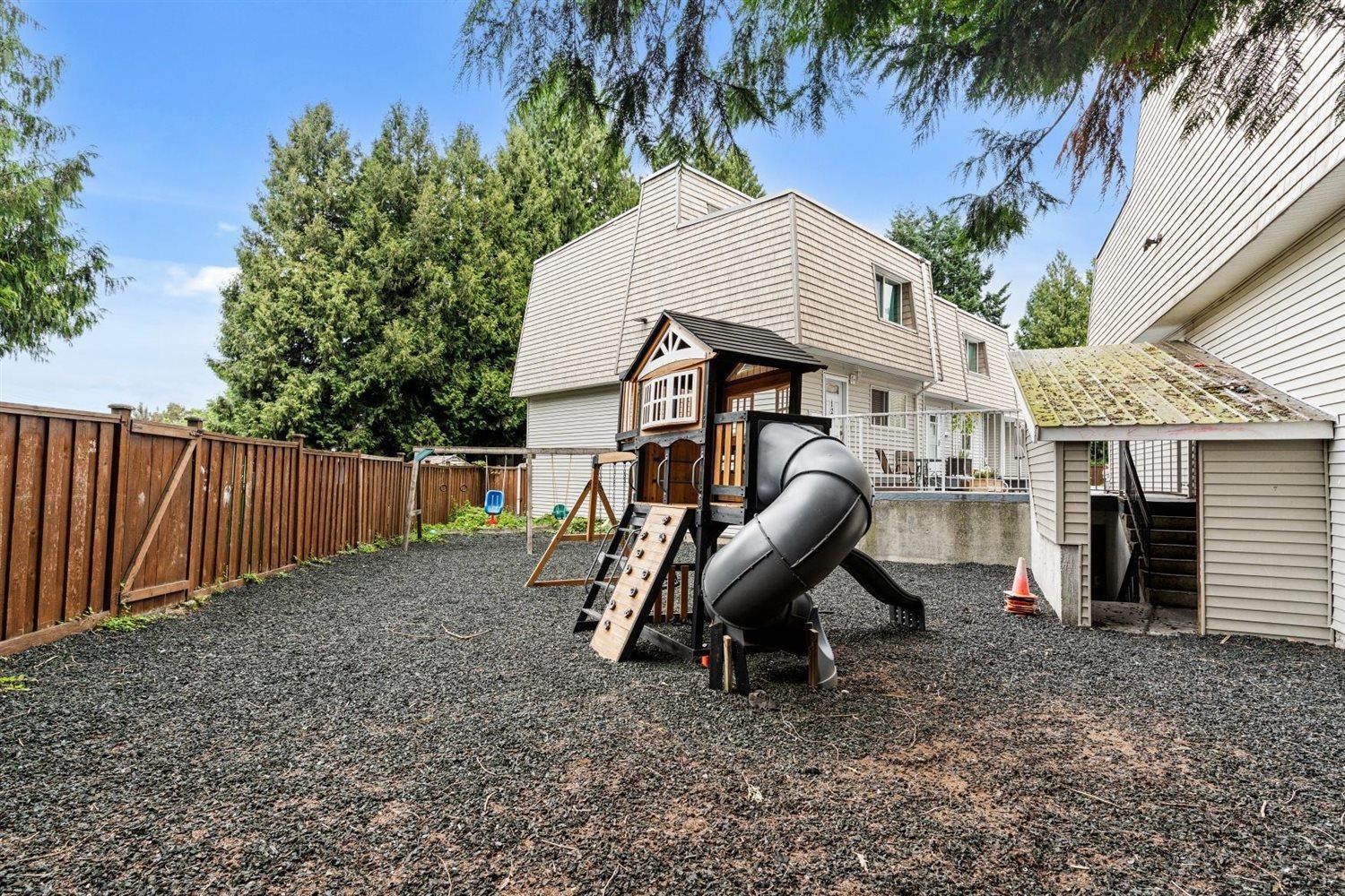 4-33293 Bourquin Crescent E, Abbotsford, BC - Outdoor