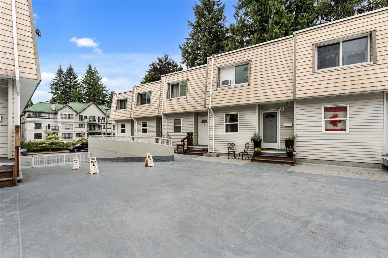 4-33293 Bourquin Crescent E, Abbotsford, BC - Outdoor With Facade