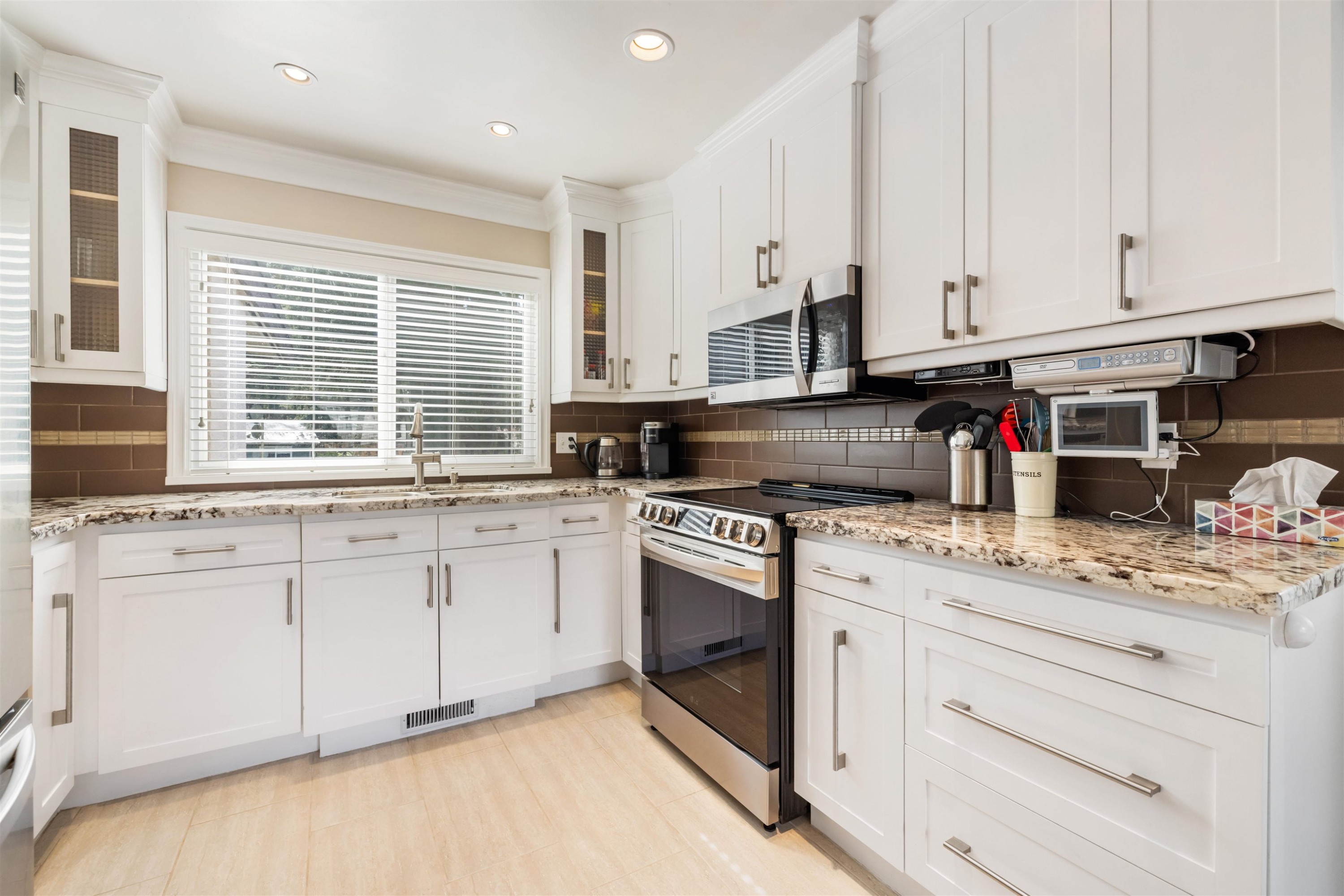 11169 Mason Place, Delta, BC - Indoor Photo Showing Kitchen
