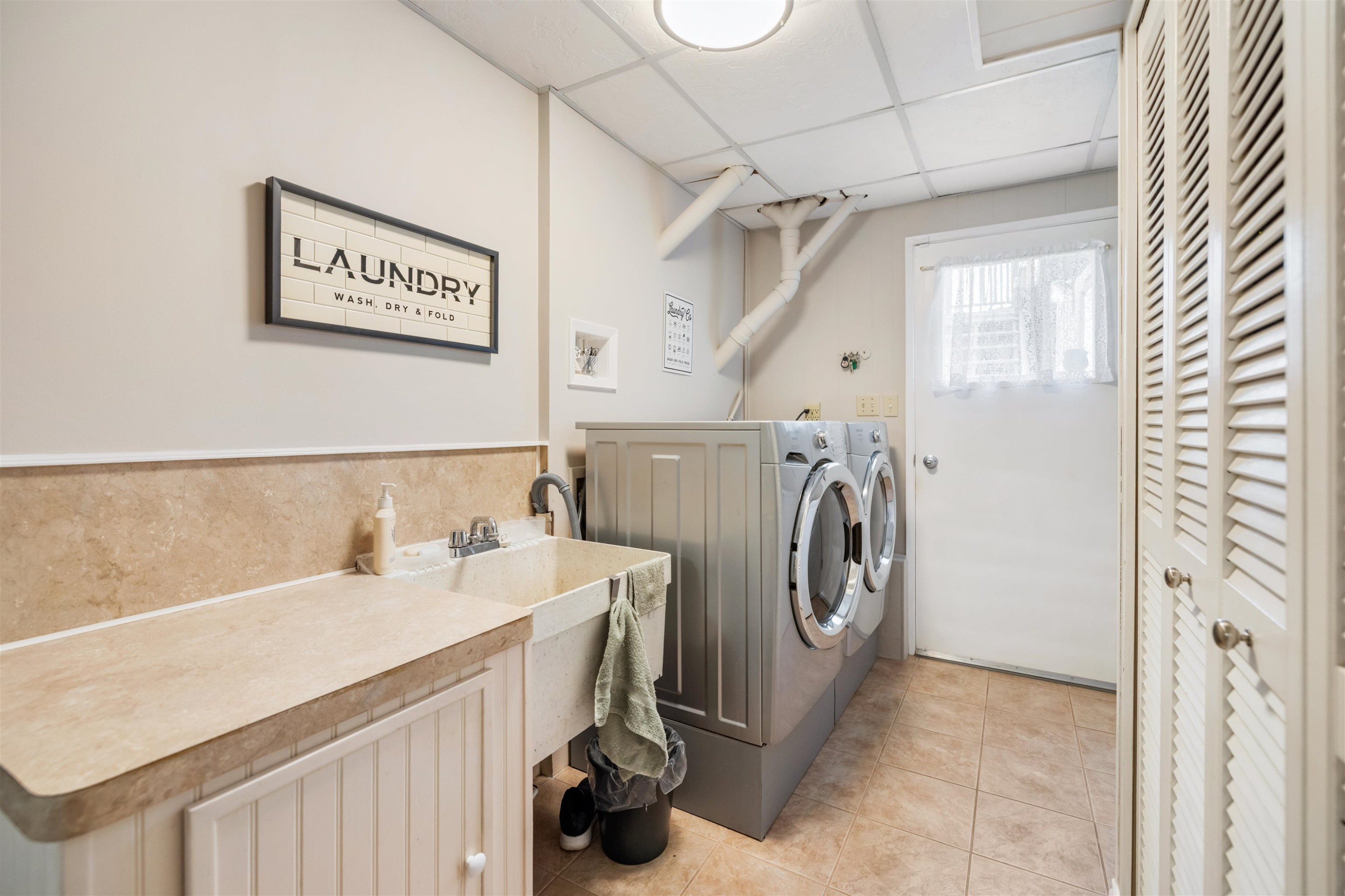 11169 Mason Place, Delta, BC - Indoor Photo Showing Laundry Room