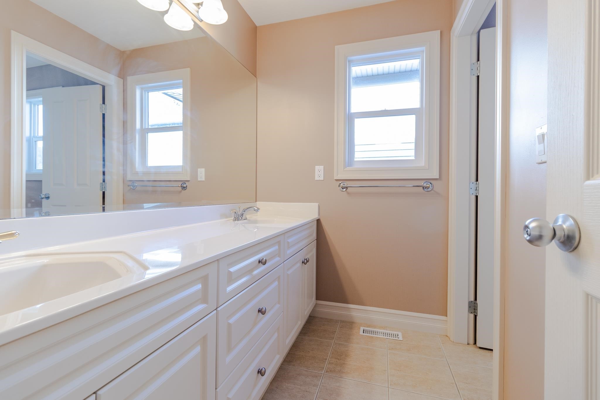 36456 Auguston Parkway E, Abbotsford, BC - Indoor Photo Showing Bathroom