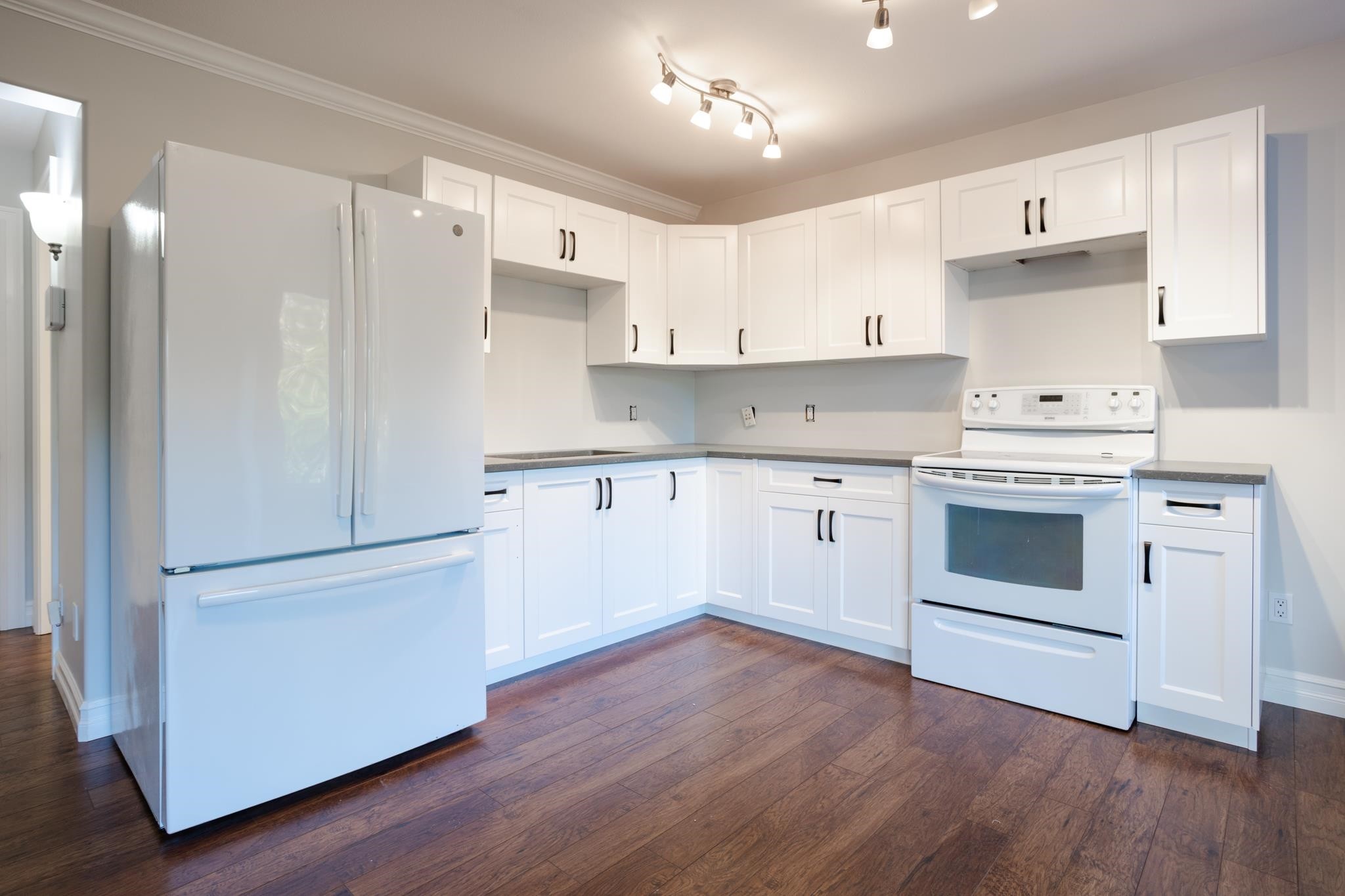 36456 Auguston Parkway E, Abbotsford, BC - Indoor Photo Showing Kitchen