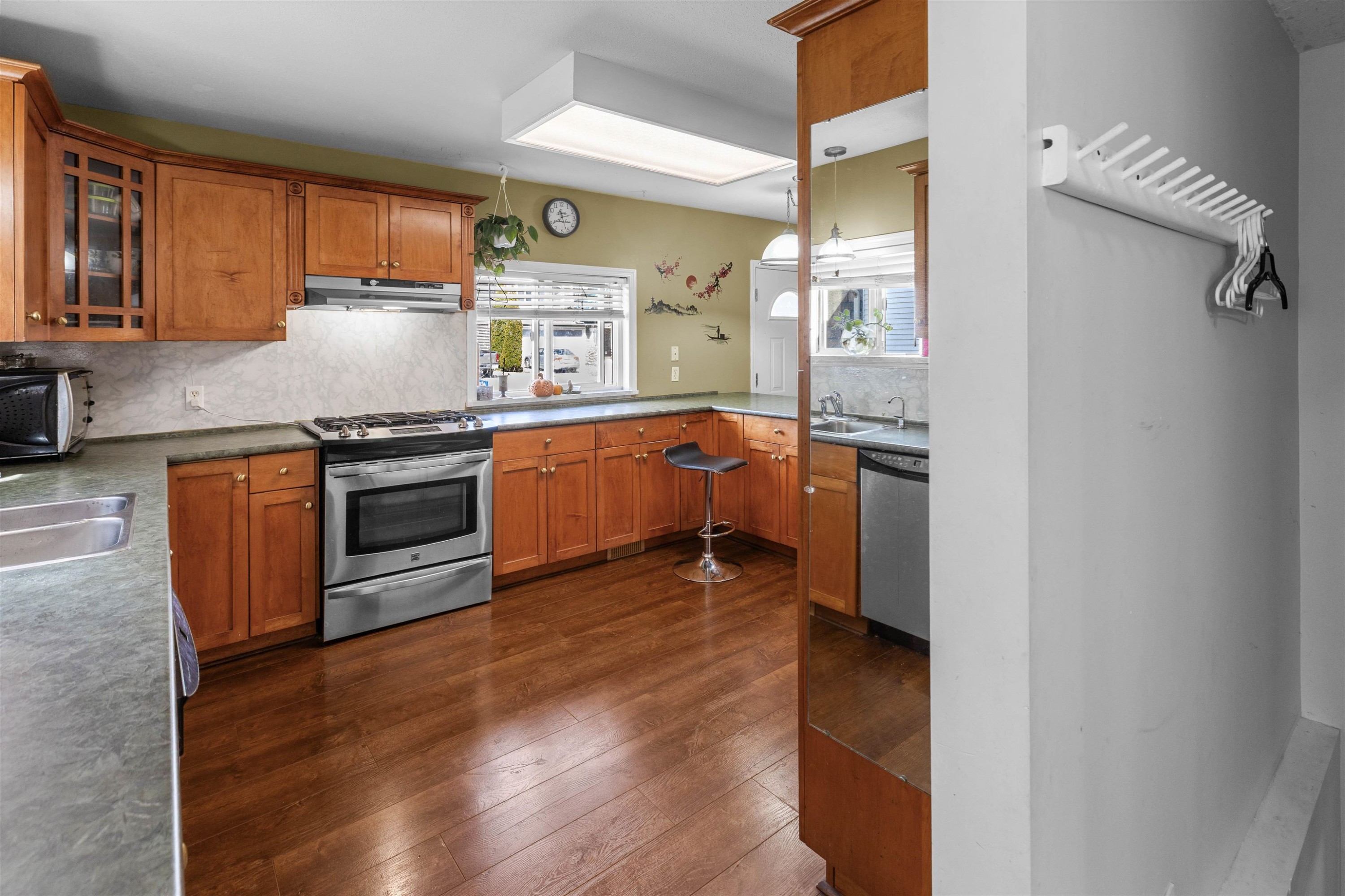 32622 Egglestone Avenue, Mission, BC - Indoor Photo Showing Kitchen