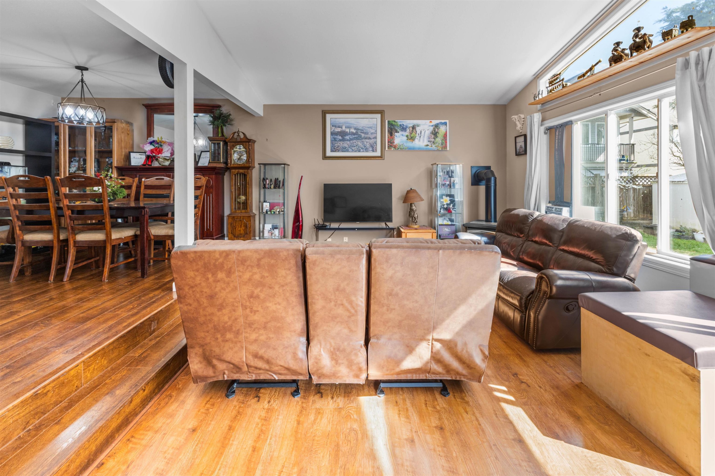 32622 Egglestone Avenue, Mission, BC - Indoor Photo Showing Living Room