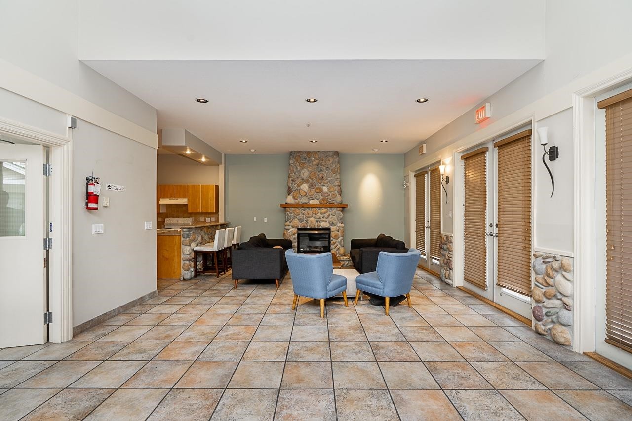 62-6450 199 Street, Langley, BC - Indoor With Fireplace
