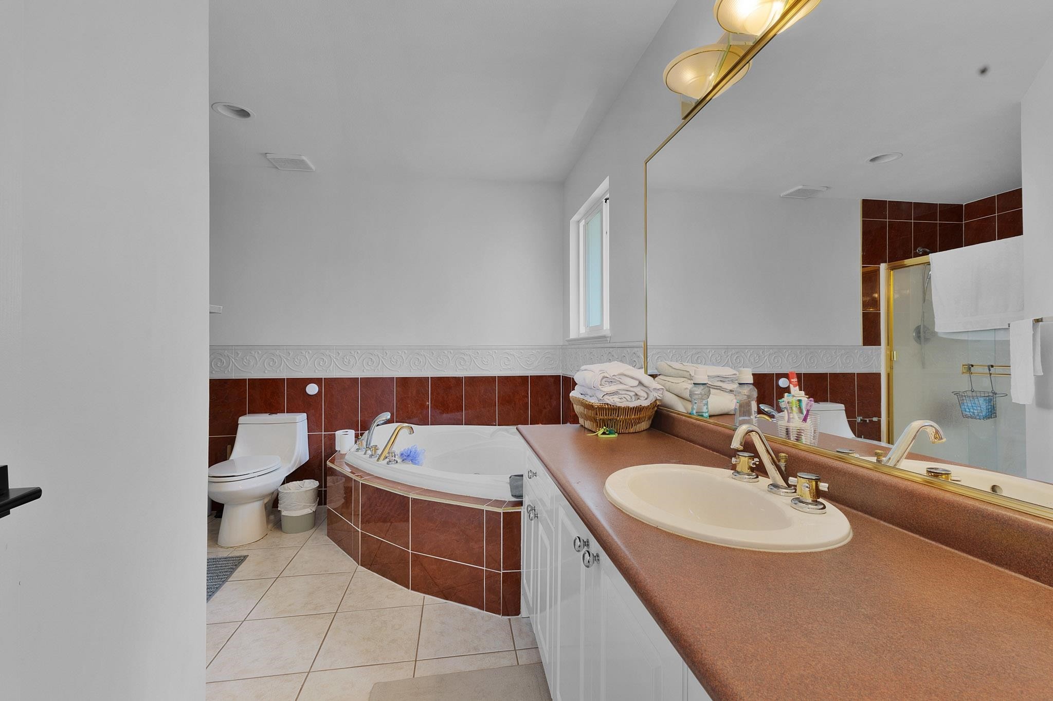 9928 116 Street, Surrey, BC - Indoor Photo Showing Bathroom