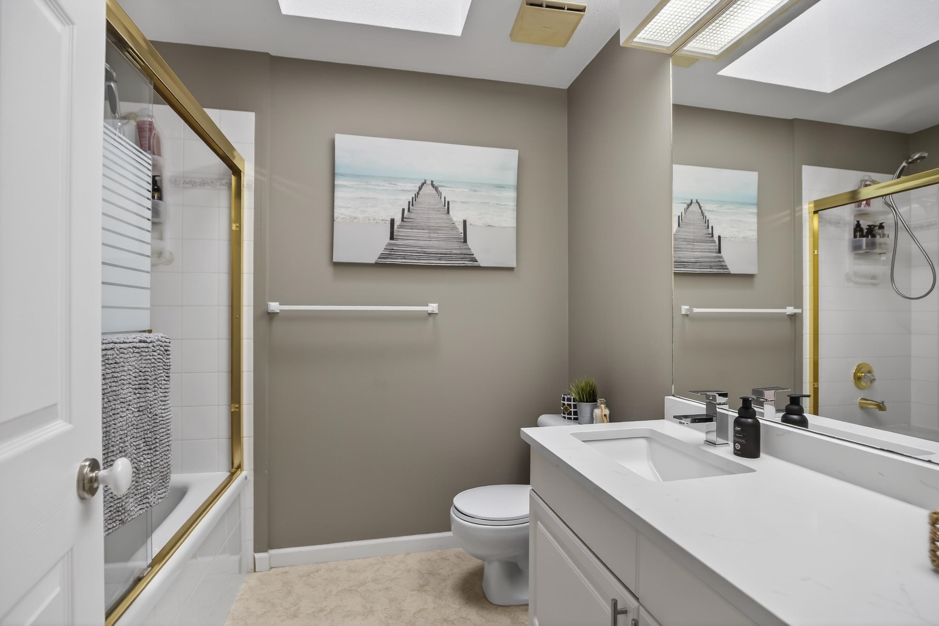109-16080 82 Avenue, Surrey, BC - Indoor Photo Showing Bathroom