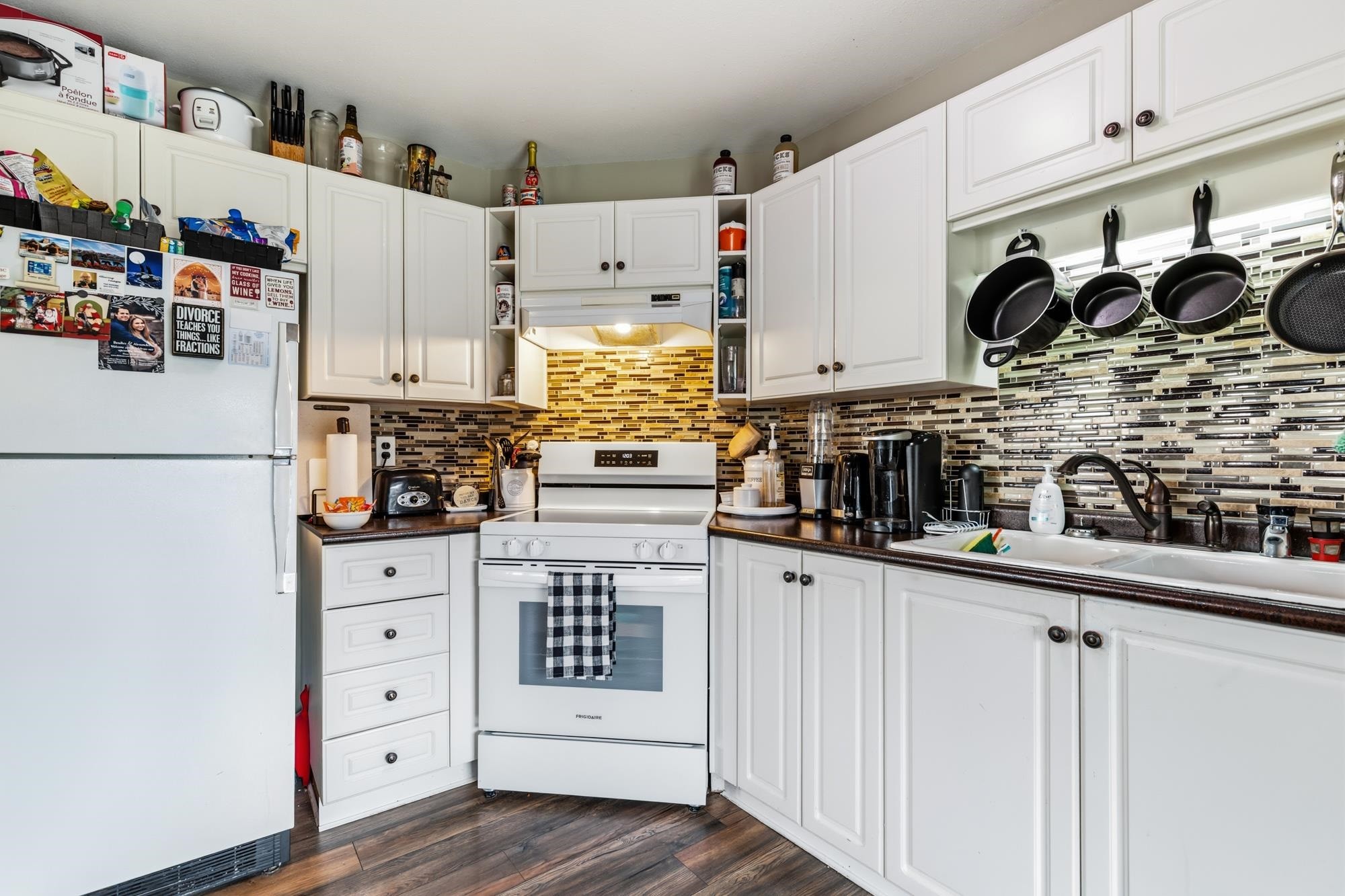 309-7554 Briskham Street, Mission, BC - Indoor Photo Showing Kitchen