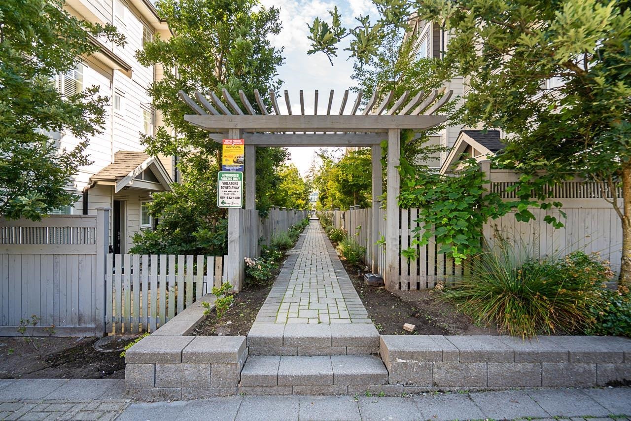 27-13898 64 Avenue, Surrey, BC - Outdoor