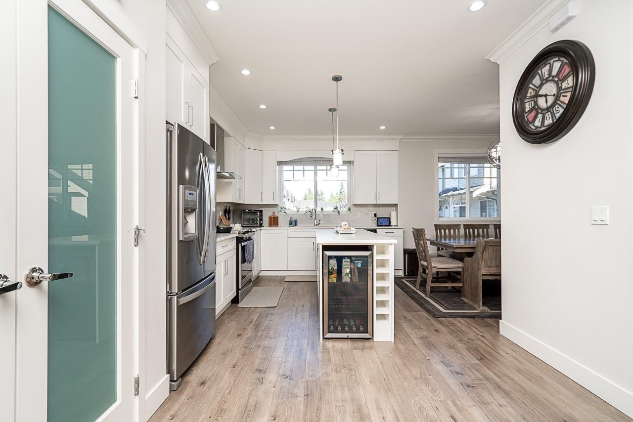 27-13898 64 Avenue, Surrey, BC - Indoor Photo Showing Kitchen With Stainless Steel Kitchen With Upgraded Kitchen