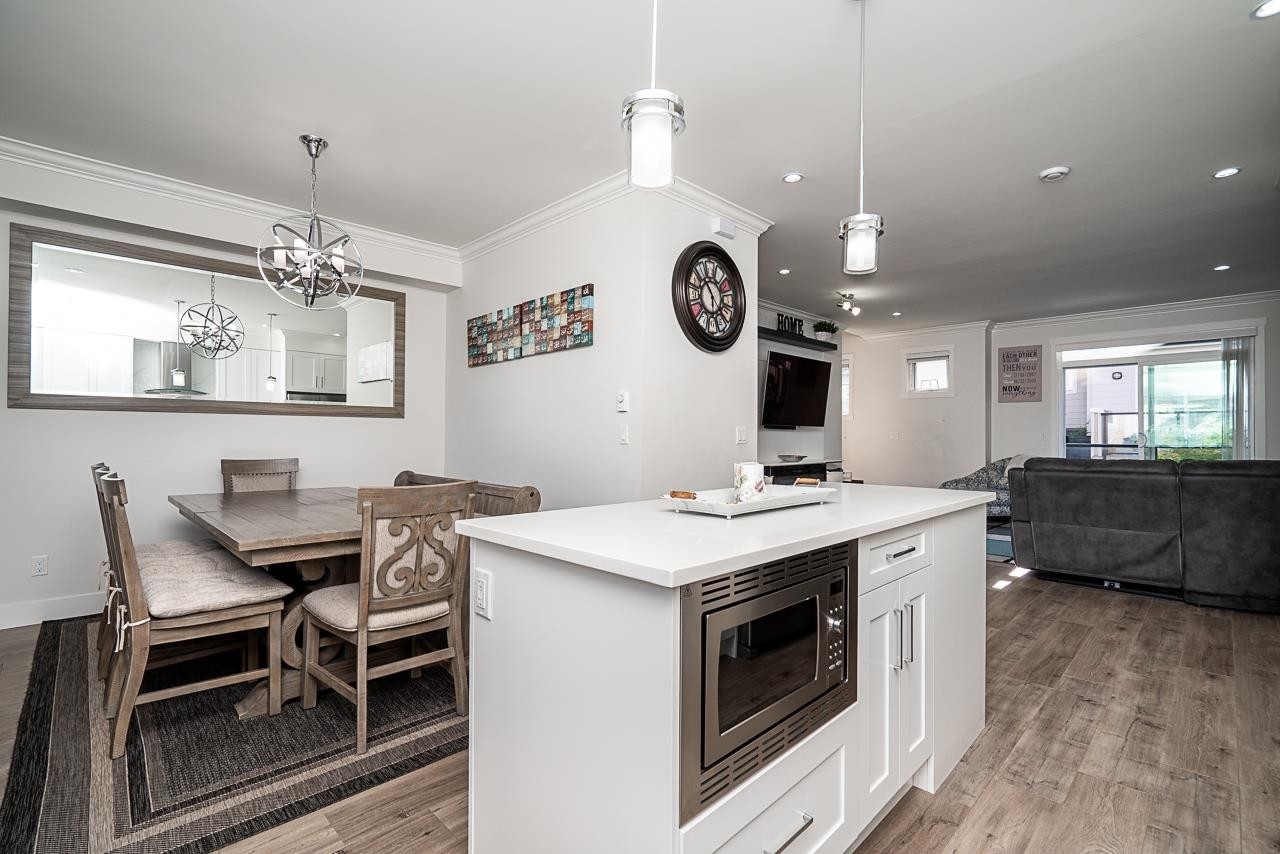 27-13898 64 Avenue, Surrey, BC - Indoor Photo Showing Dining Room