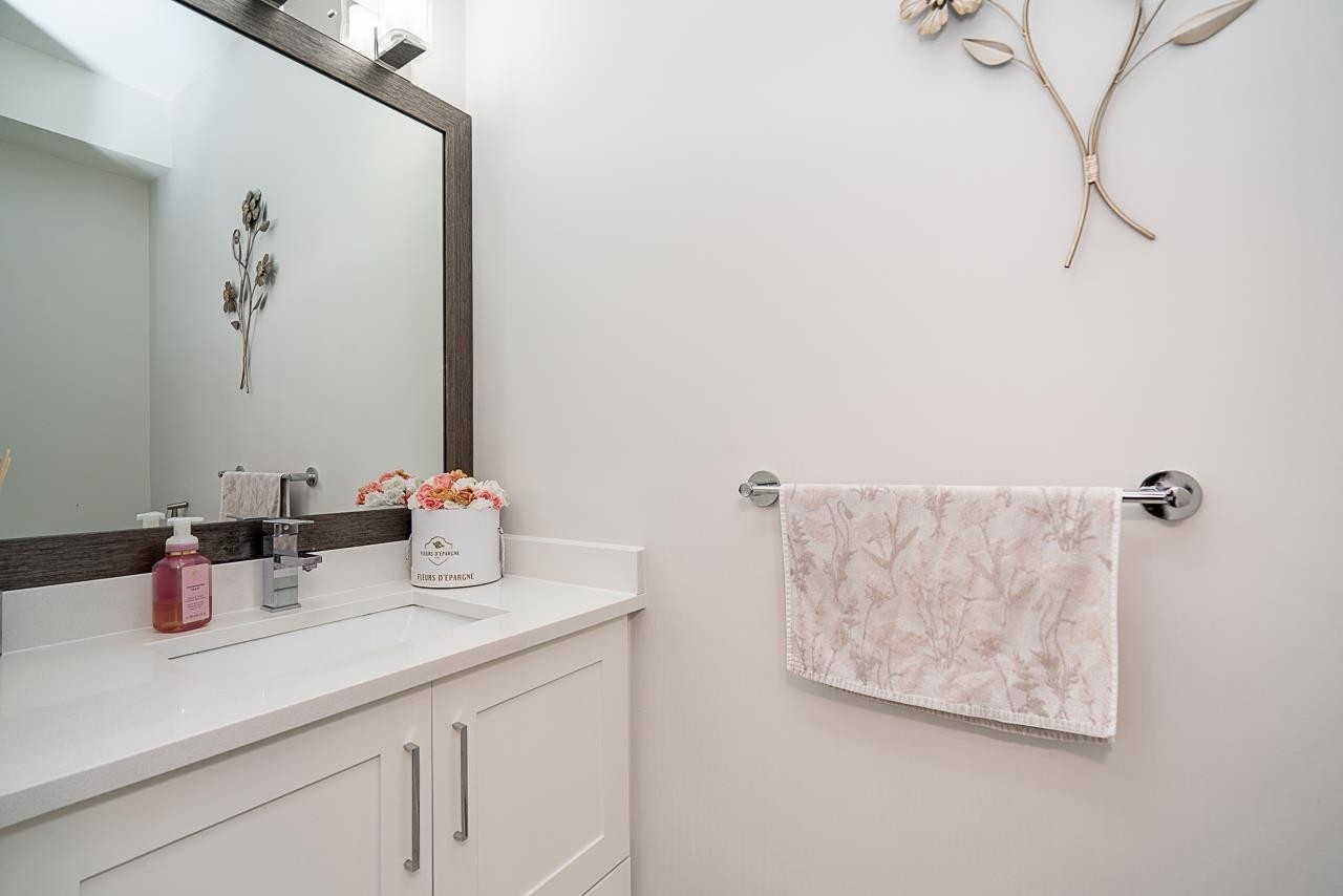 27-13898 64 Avenue, Surrey, BC - Indoor Photo Showing Bathroom