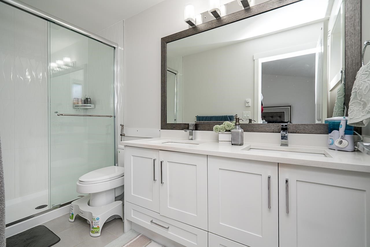 27-13898 64 Avenue, Surrey, BC - Indoor Photo Showing Bathroom