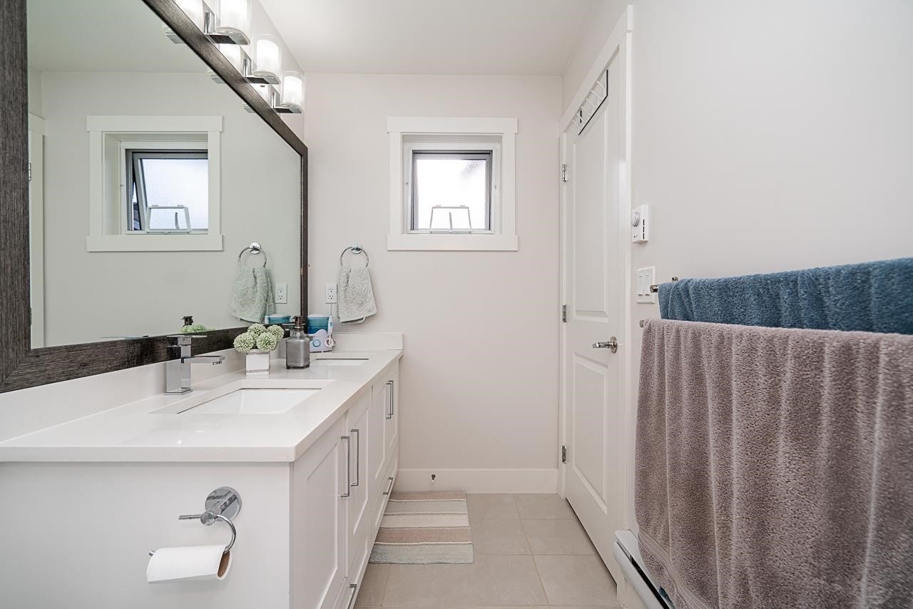 27-13898 64 Avenue, Surrey, BC - Indoor Photo Showing Bathroom