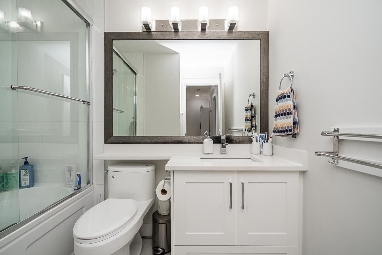 27-13898 64 Avenue, Surrey, BC - Indoor Photo Showing Bathroom