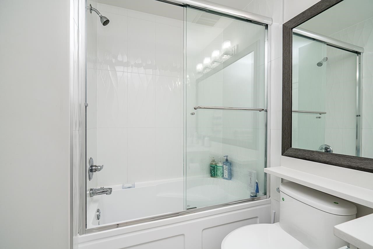 27-13898 64 Avenue, Surrey, BC - Indoor Photo Showing Bathroom
