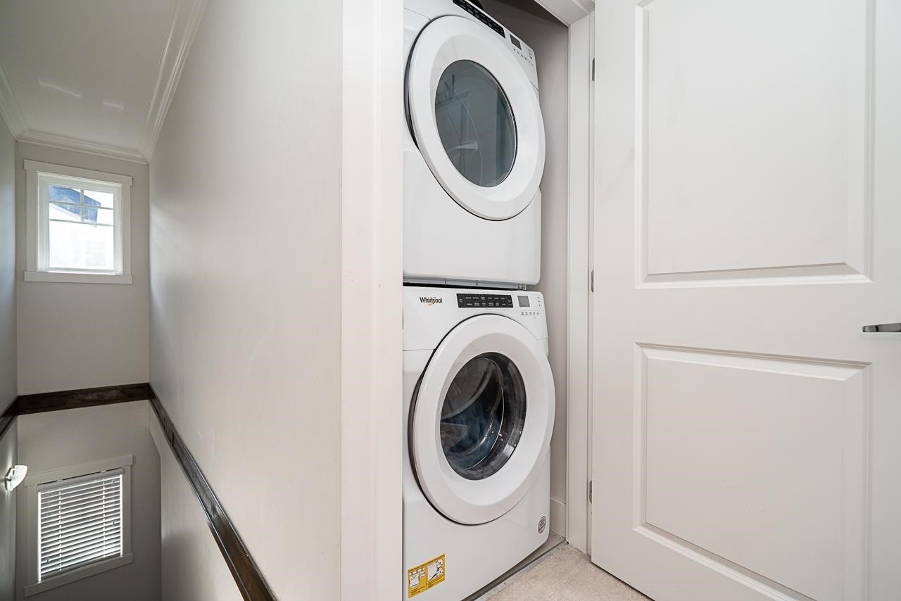 27-13898 64 Avenue, Surrey, BC - Indoor Photo Showing Laundry Room