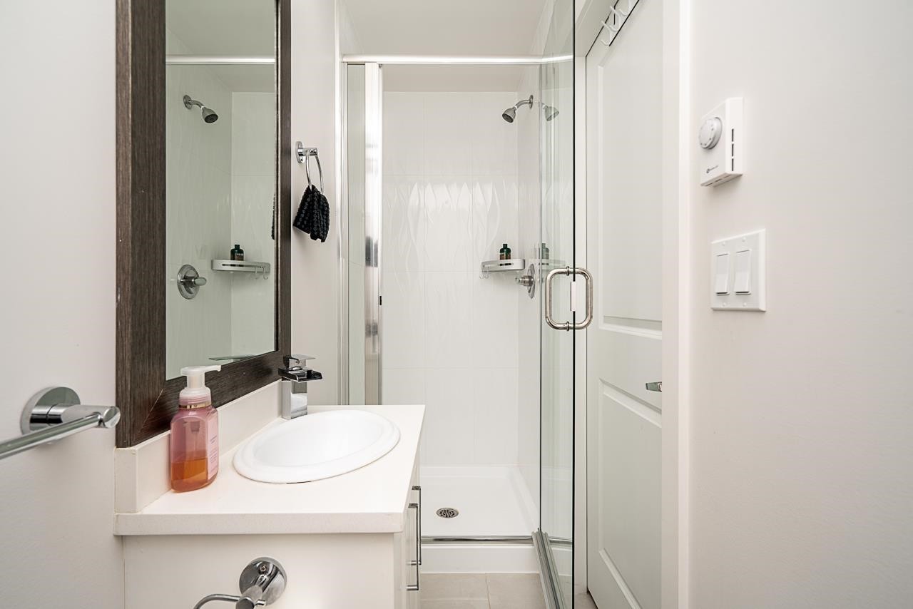 27-13898 64 Avenue, Surrey, BC - Indoor Photo Showing Bathroom