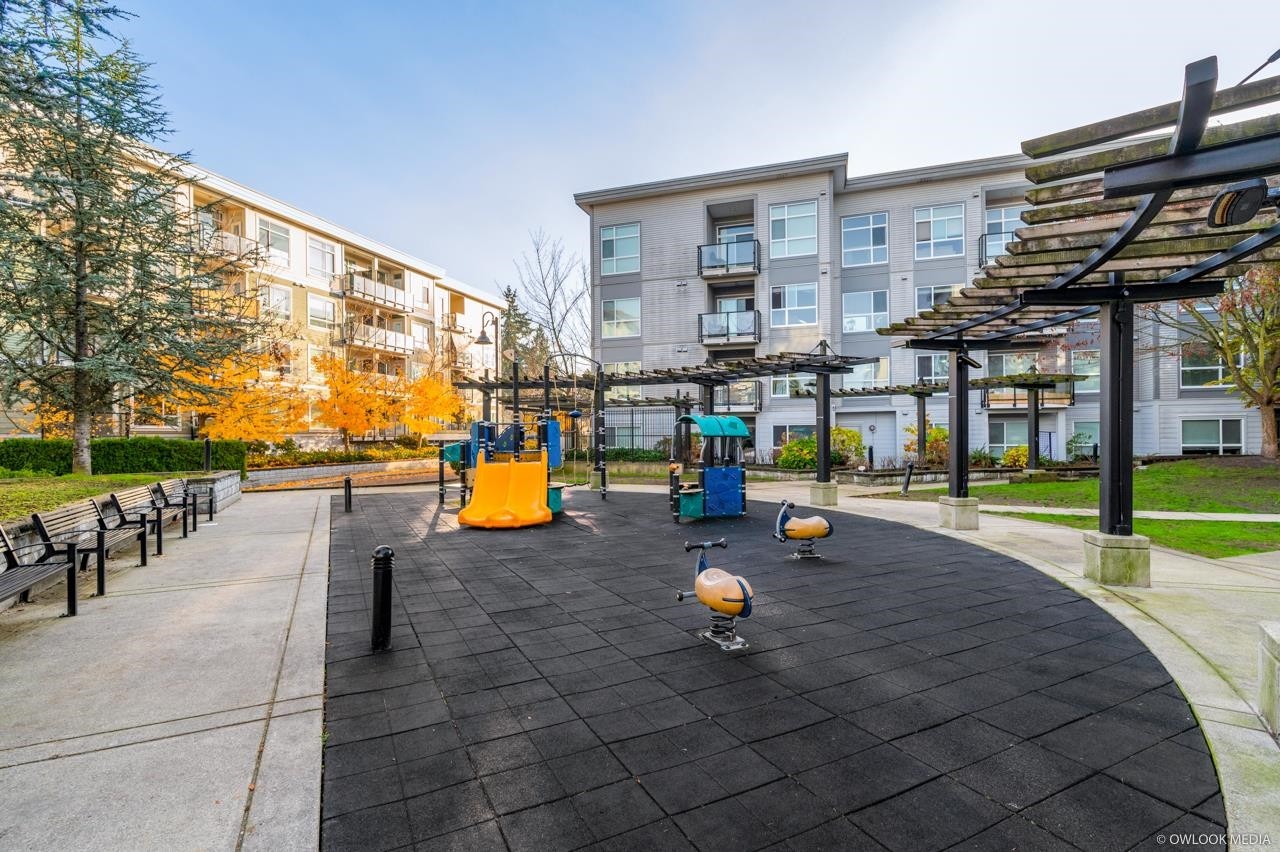 323-13768 108 Avenue, Surrey, BC - Outdoor